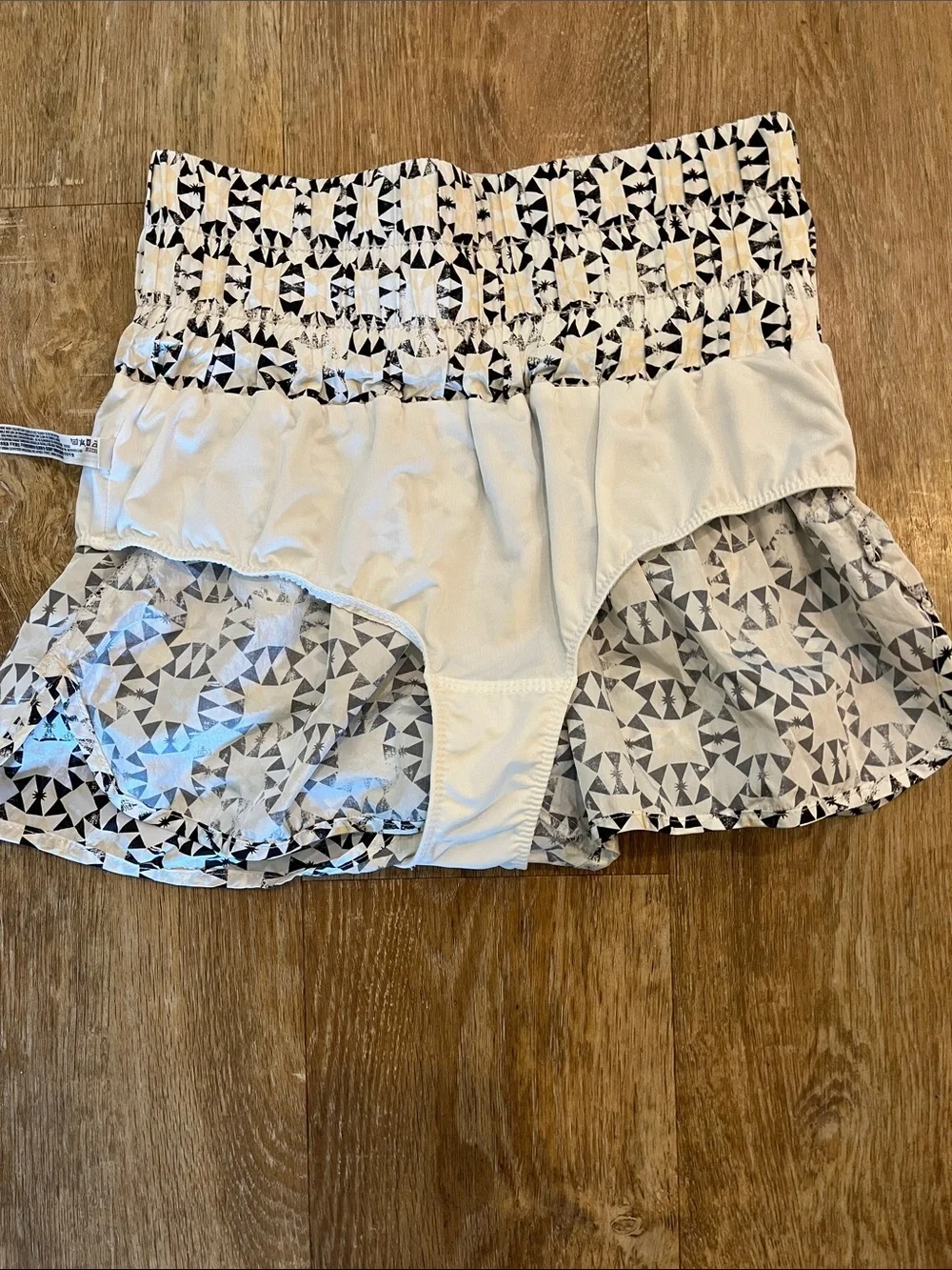 FP Movement The Way Home Shorts Size Small White Black Patterned Activewear - Picture 8 of 13